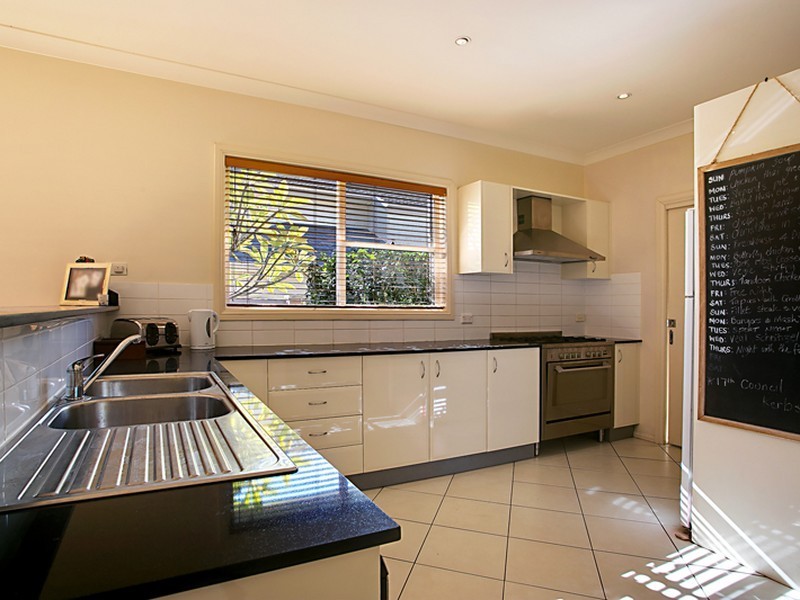 2 Lochview Crescent, Mount Annan NSW 2567