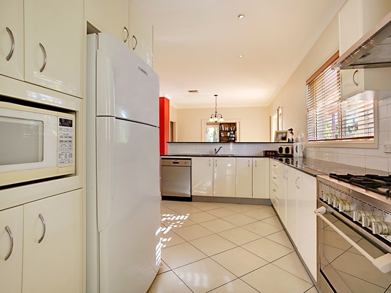 2 Lochview Crescent, Mount Annan NSW 2567