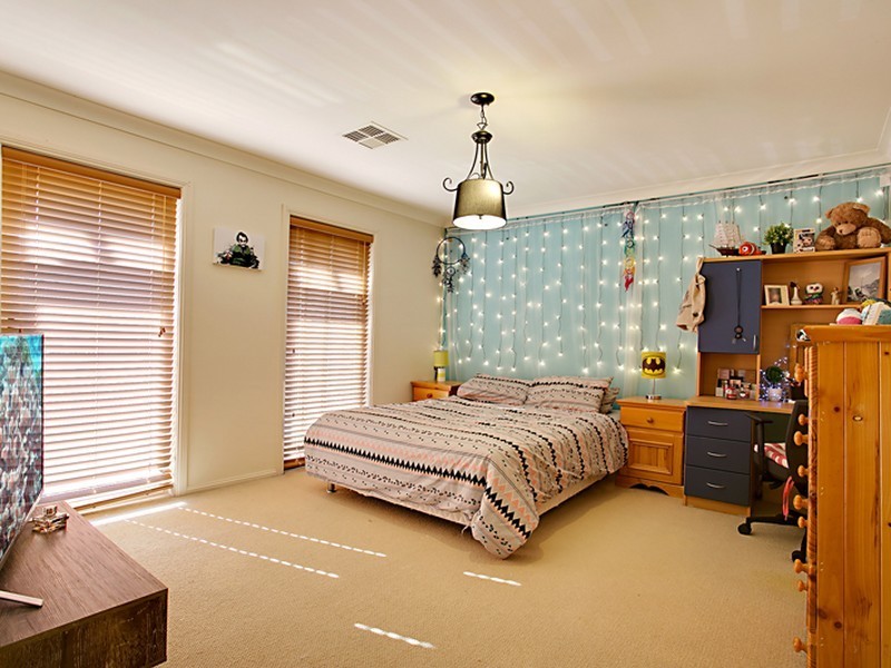 2 Lochview Crescent, Mount Annan NSW 2567