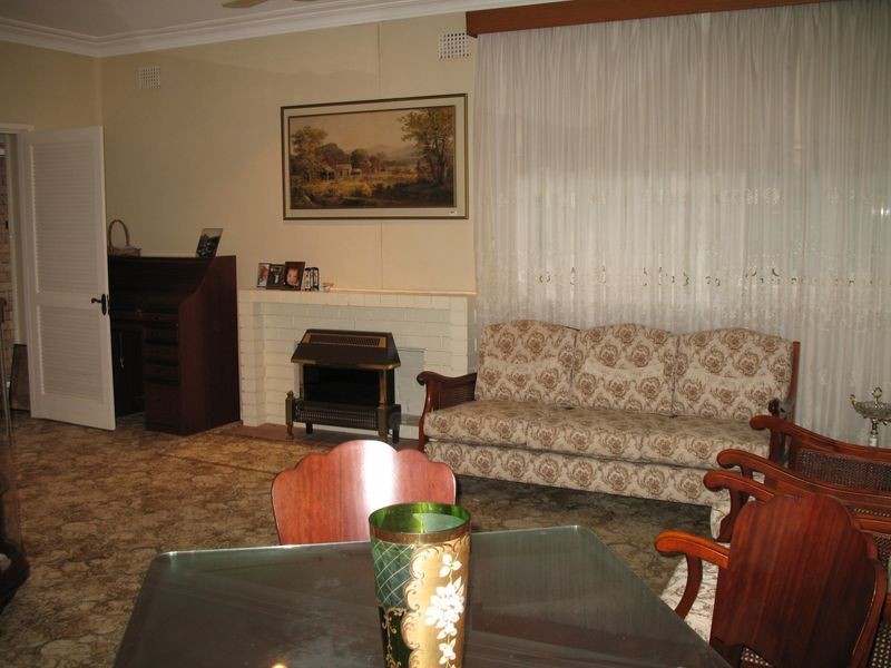 28 ELIZABETH MACARTHUR AVENUE, Camden South NSW 2570