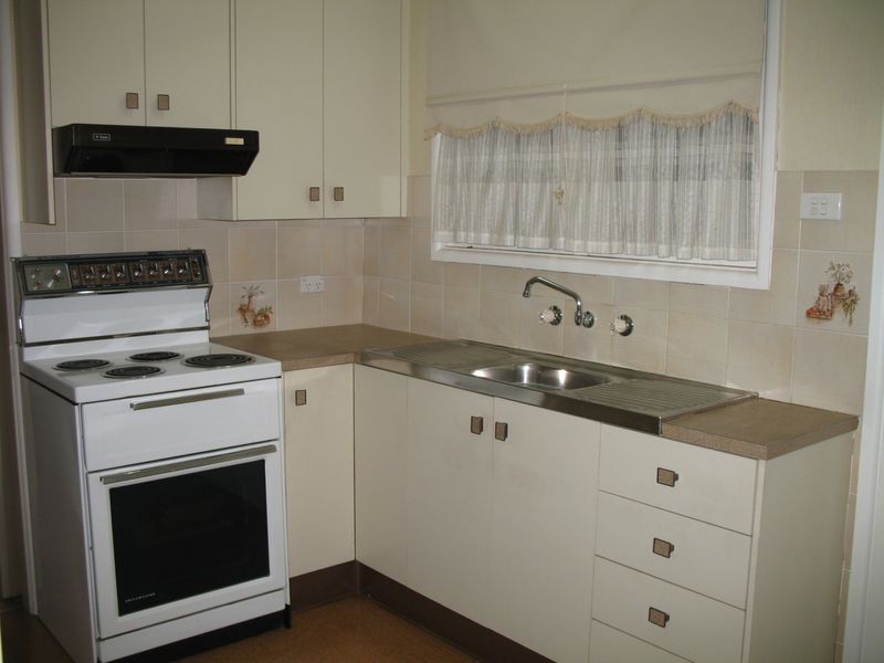 28 ELIZABETH MACARTHUR AVENUE, Camden South NSW 2570