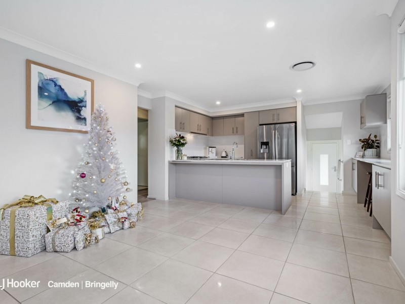 22 Jackson Crescent, Elderslie NSW 2570