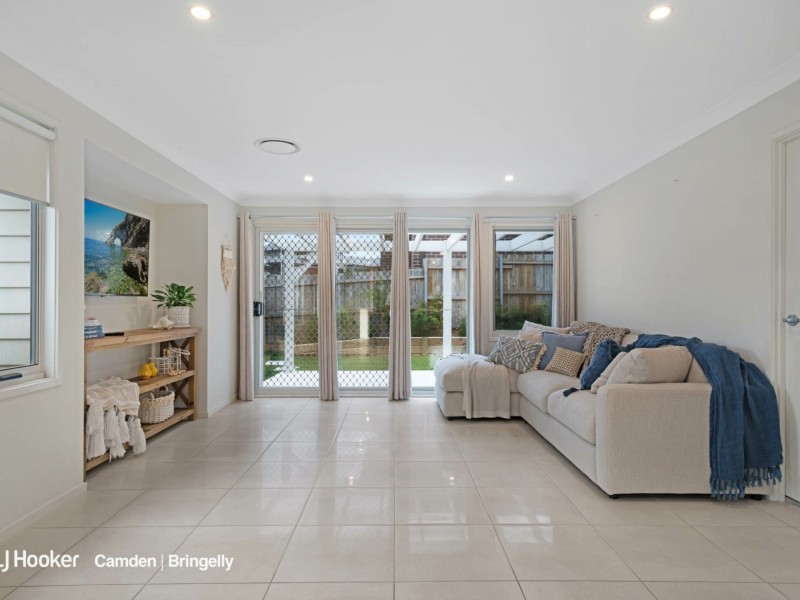 22 Jackson Crescent, Elderslie NSW 2570