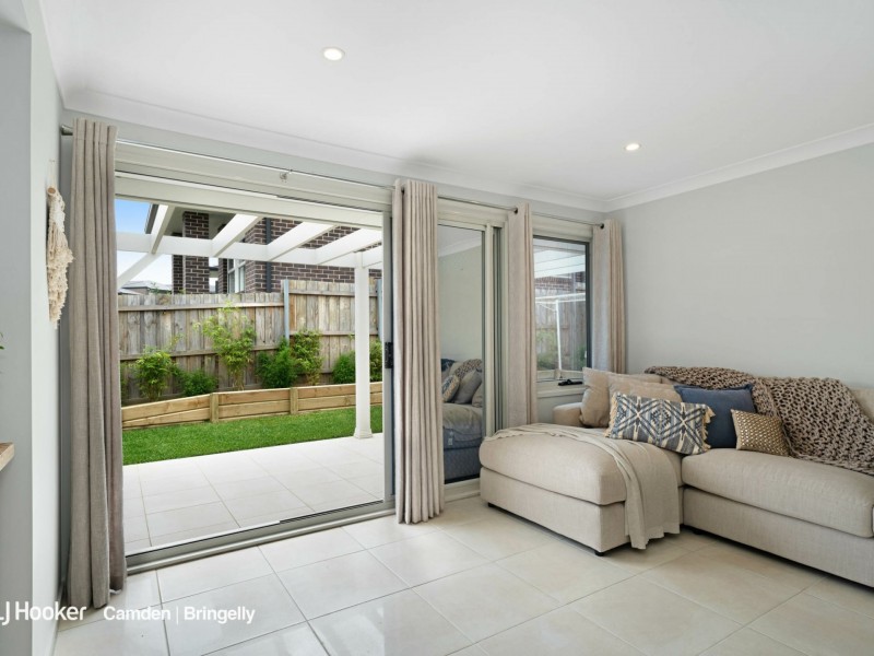 22 Jackson Crescent, Elderslie NSW 2570