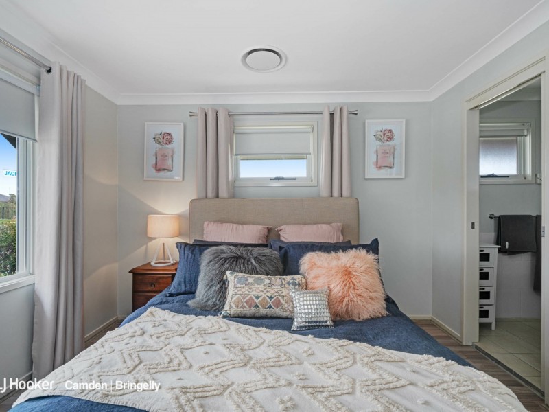 22 Jackson Crescent, Elderslie NSW 2570