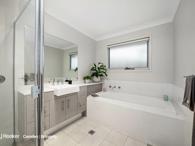 22 Jackson Crescent, Elderslie NSW 2570