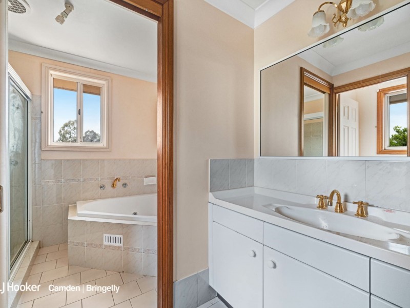 28 Sickles Drive, Grasmere NSW 2570
