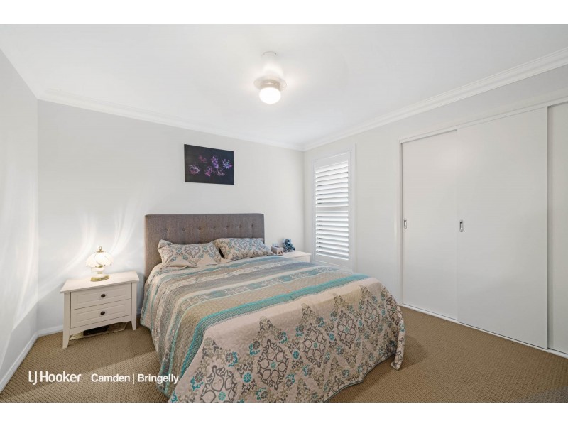 2/27 Elizabeth Macarthur  Avenue, Camden South NSW 2570