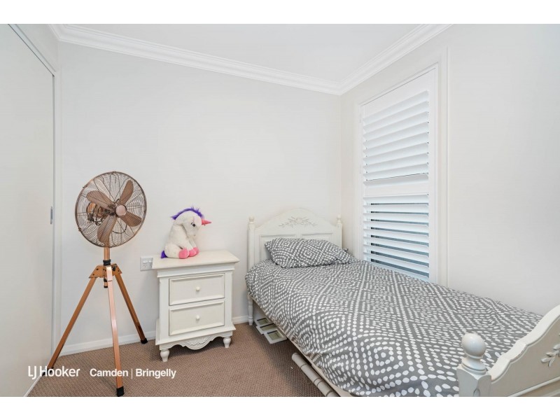 2/27 Elizabeth Macarthur  Avenue, Camden South NSW 2570