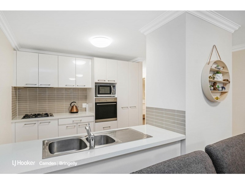 2/27 Elizabeth Macarthur  Avenue, Camden South NSW 2570
