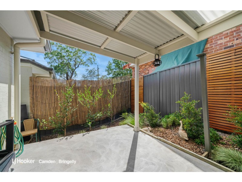 2/27 Elizabeth Macarthur  Avenue, Camden South NSW 2570