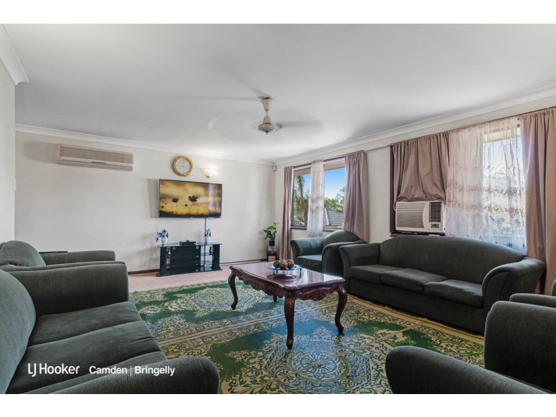 58 Pinaroo Crescent, Bradbury NSW 2560