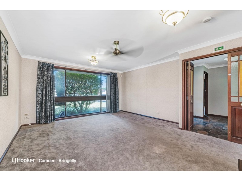 58 Pinaroo Crescent, Bradbury NSW 2560