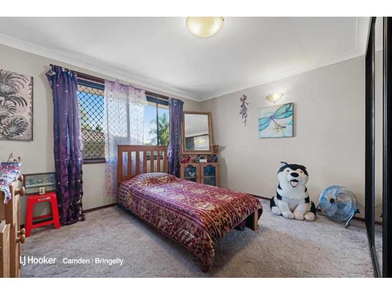 58 Pinaroo Crescent, Bradbury NSW 2560