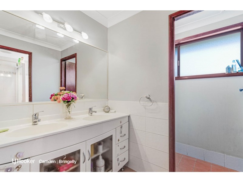 58 Pinaroo Crescent, Bradbury NSW 2560