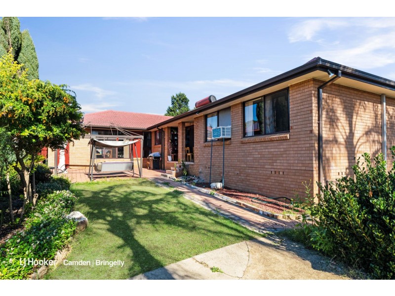 58 Pinaroo Crescent, Bradbury NSW 2560