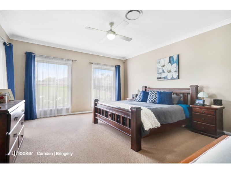 12 Pepperfields Place, Grasmere NSW 2570