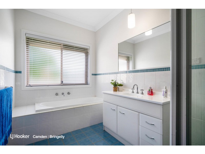 12 Pepperfields Place, Grasmere NSW 2570