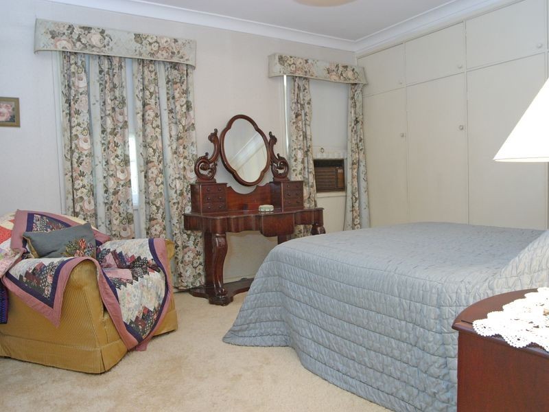 18 ULMARRA AVENUE, Camden South NSW 2570