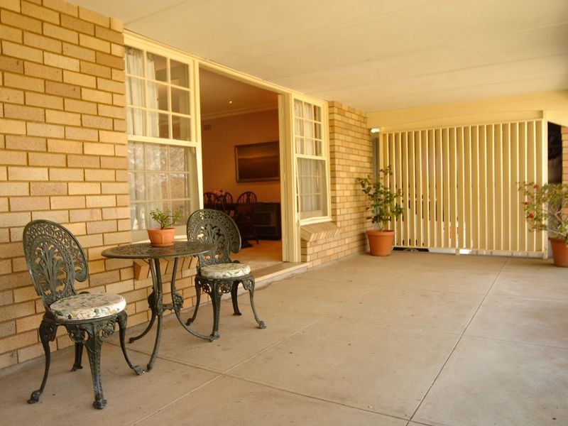 18 ULMARRA AVENUE, Camden South NSW 2570