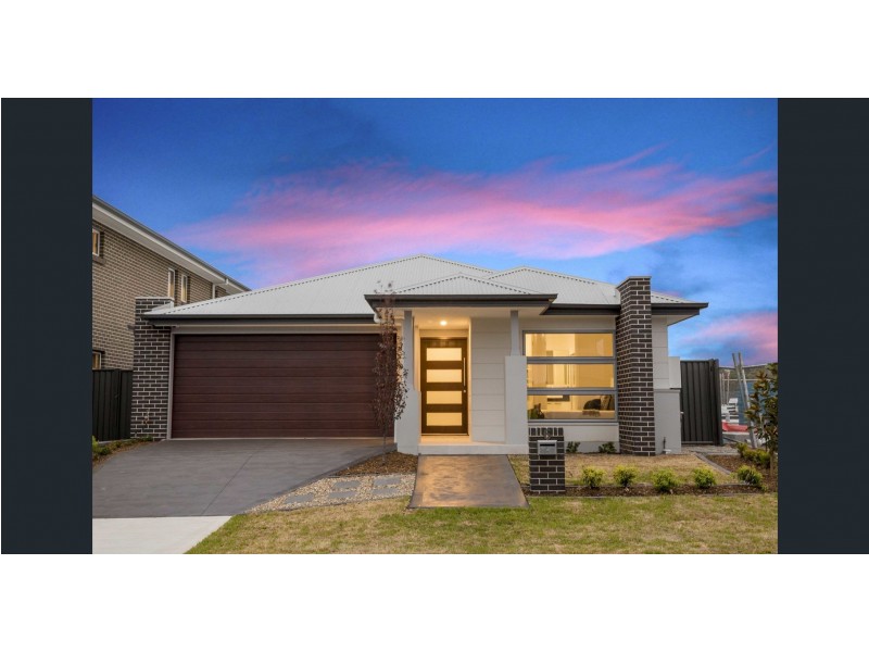 6 Jamestown Ave, Denham Court NSW 2565