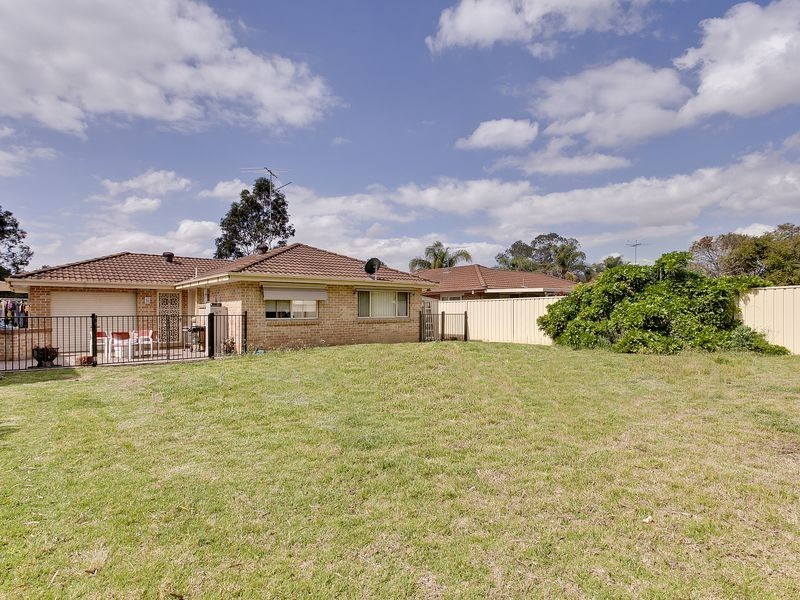 29 Farrendon Place, Mount Annan NSW 2567