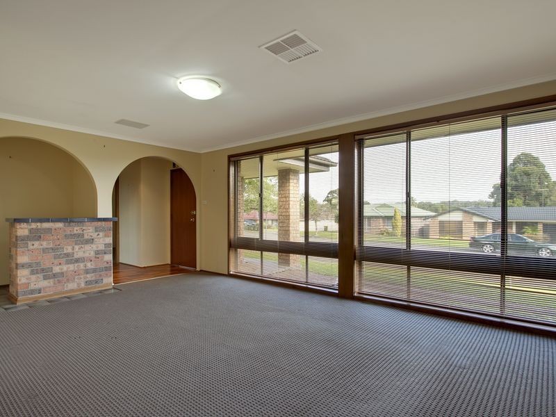 2 Kintyre Place, St Andrews NSW 2566