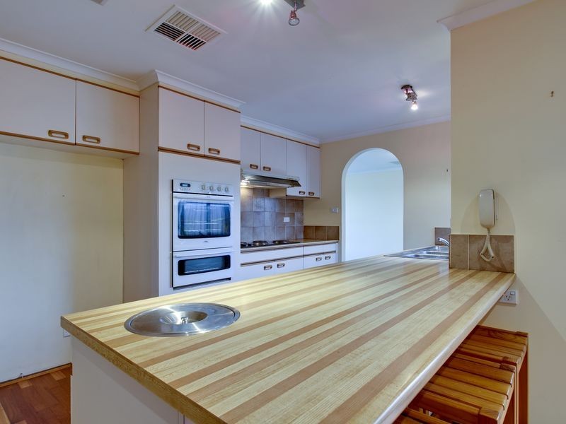2 Kintyre Place, St Andrews NSW 2566