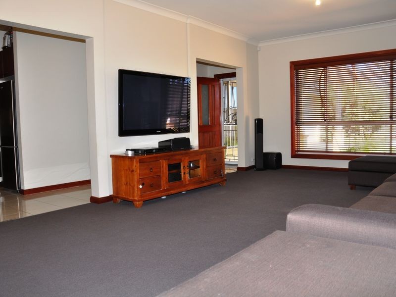 6A John Street, The Oaks NSW 2570