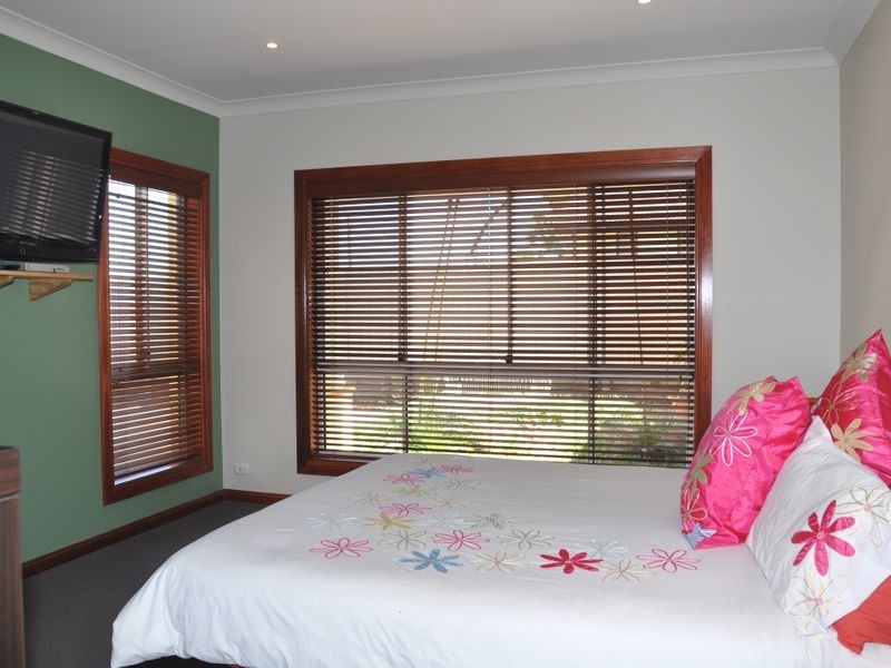 6A John Street, The Oaks NSW 2570