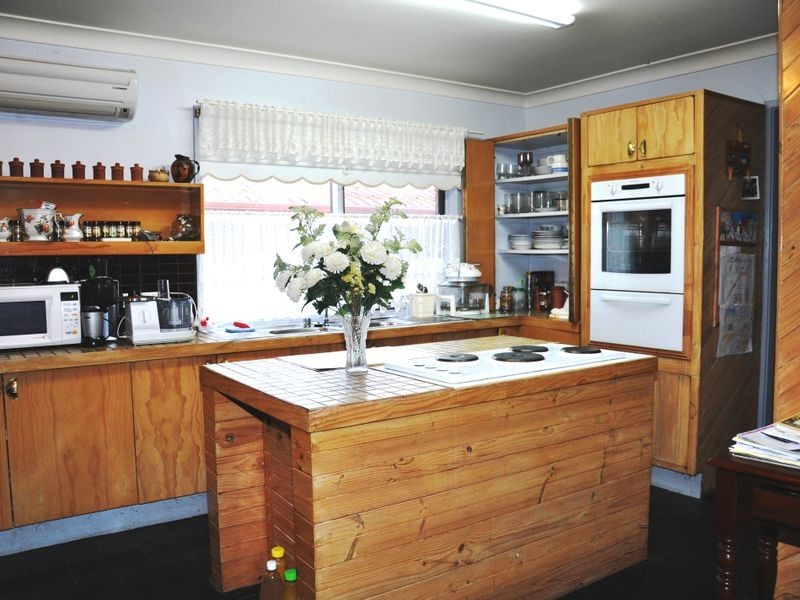 27 Thompson Place, Camden South NSW 2570