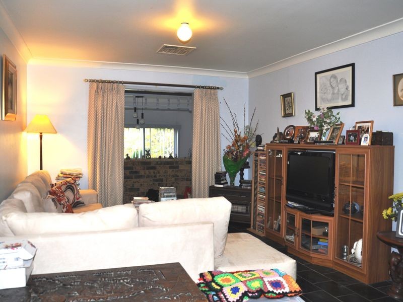 27 Thompson Place, Camden South NSW 2570