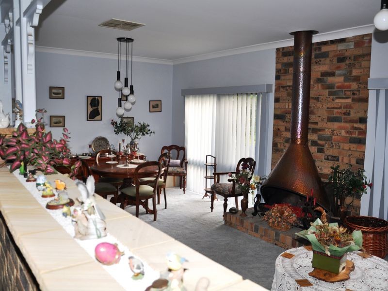 27 Thompson Place, Camden South NSW 2570