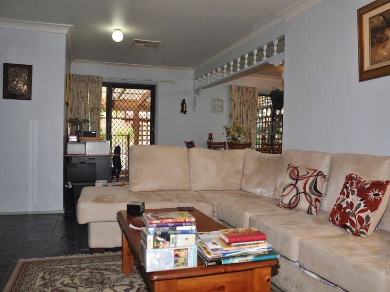 27 Thompson Place, Camden South NSW 2570