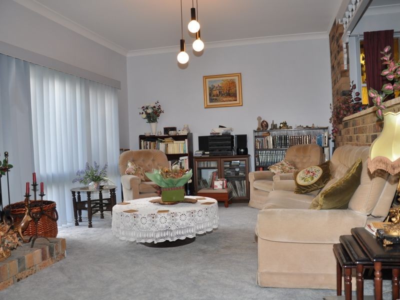 27 Thompson Place, Camden South NSW 2570