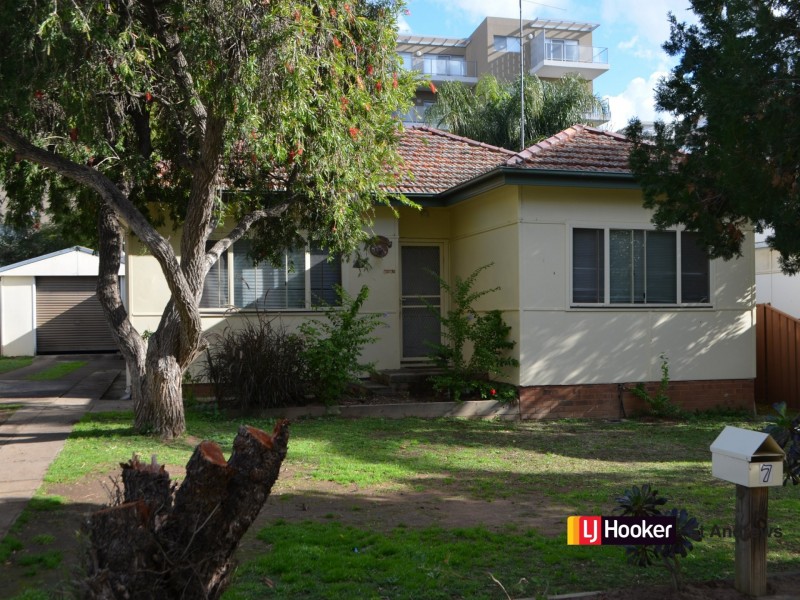 7 TYLER STREET, Campbelltown NSW 2560