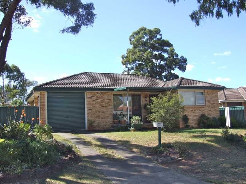 8 Galashiels Avenue, St Andrews NSW 2566
