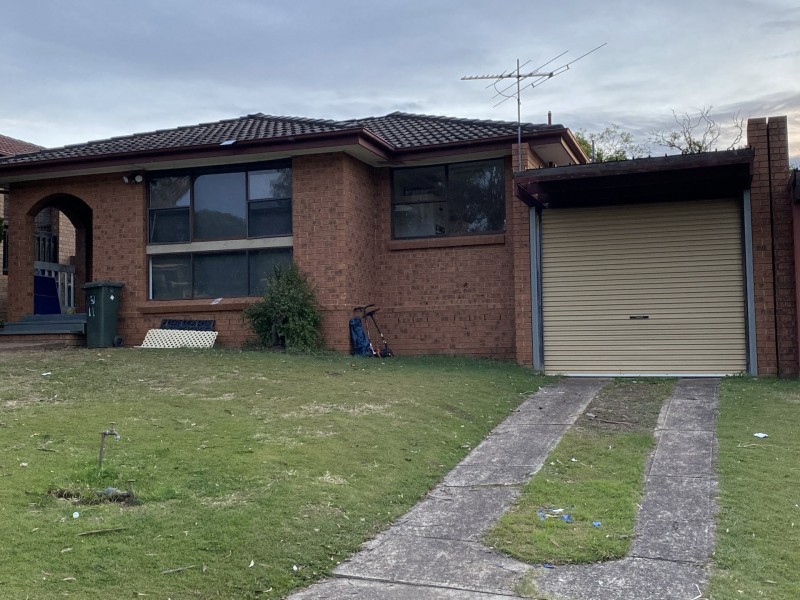 11 DUNKELD PLACE, St Andrews NSW 2566
