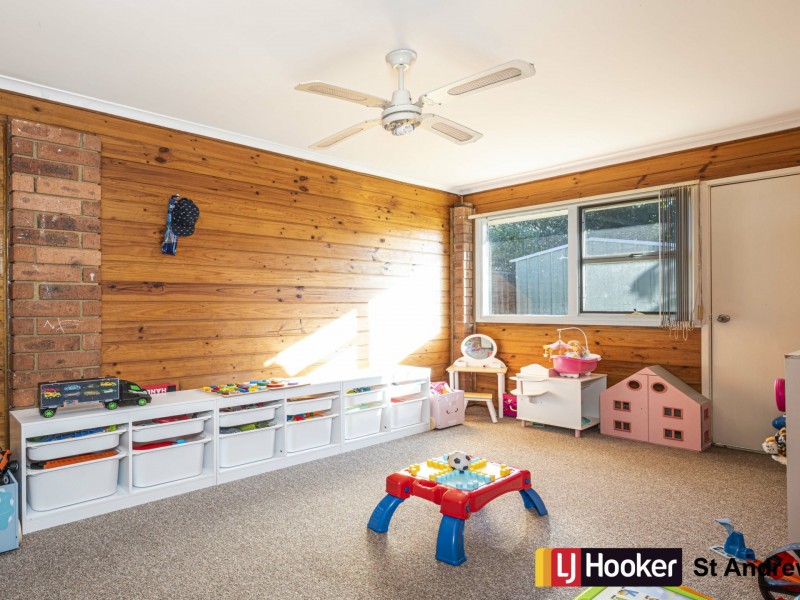 1 Stranraer Drive, St Andrews NSW 2566