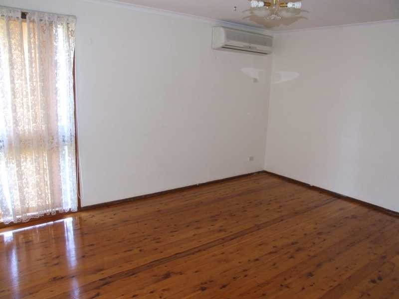 3 Tummul Place, St Andrews NSW 2566