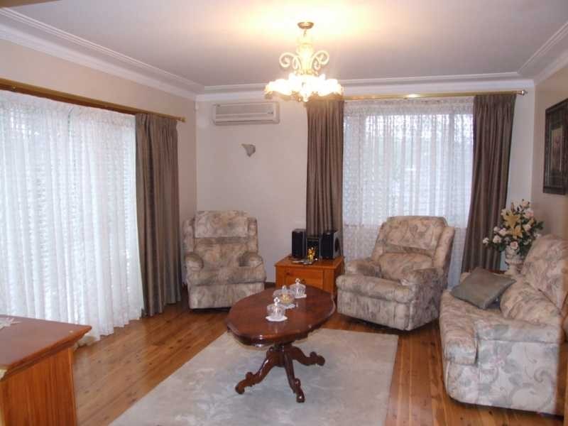 6 Warragamba Crescent, Leumeah NSW 2560