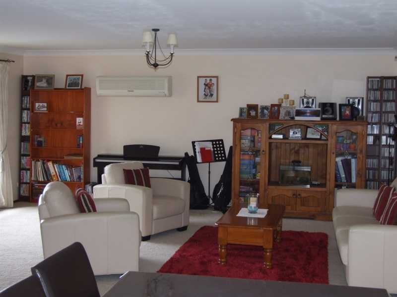 8 Glasgow Street, St Andrews NSW 2566