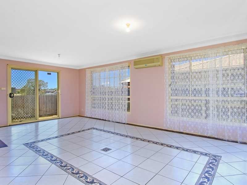 4 Jenner Street, Minto NSW 2566