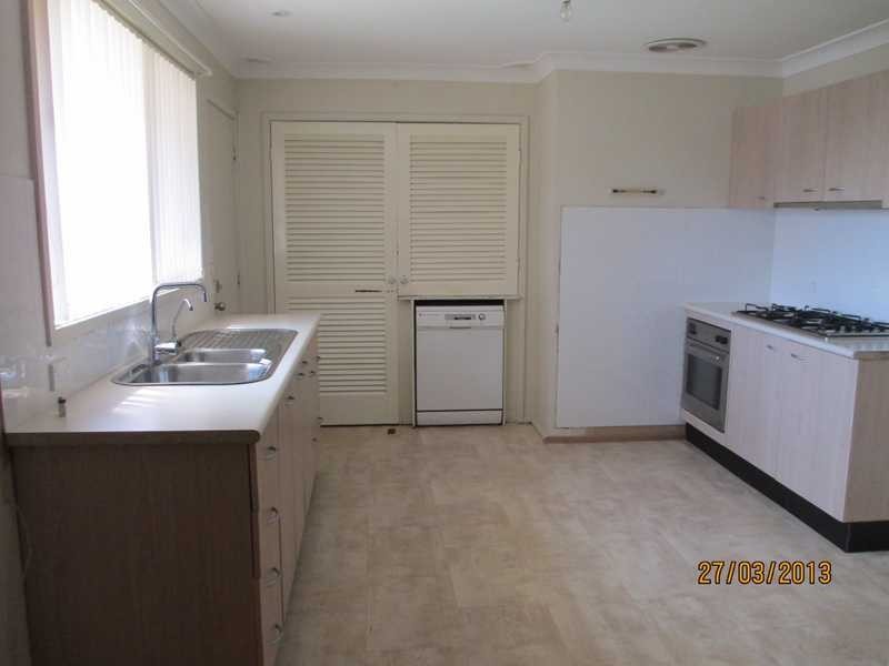 16 Harrow Road, Glenfield NSW 2167