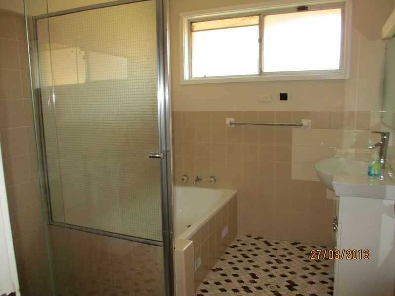 16 Harrow Road, Glenfield NSW 2167