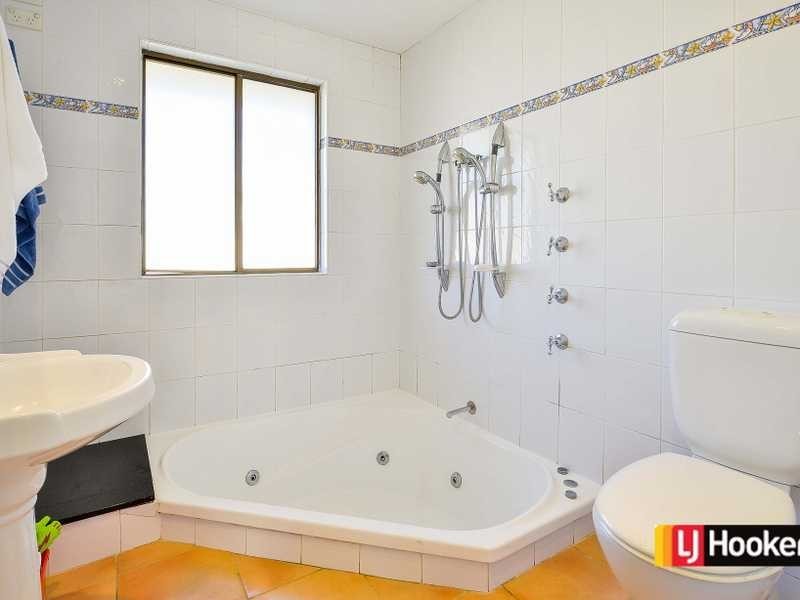 4 Solero Place, Eschol Park NSW 2558