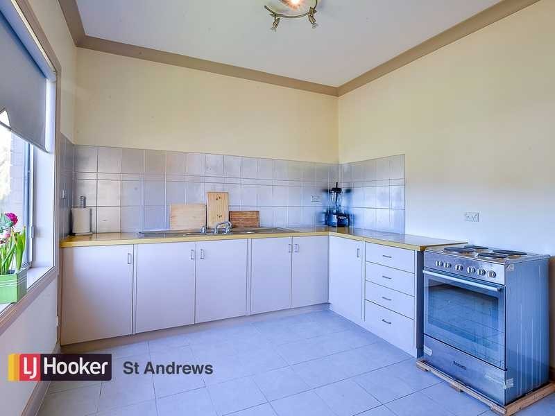 18 Edinburgh Crescent, St Andrews NSW 2566