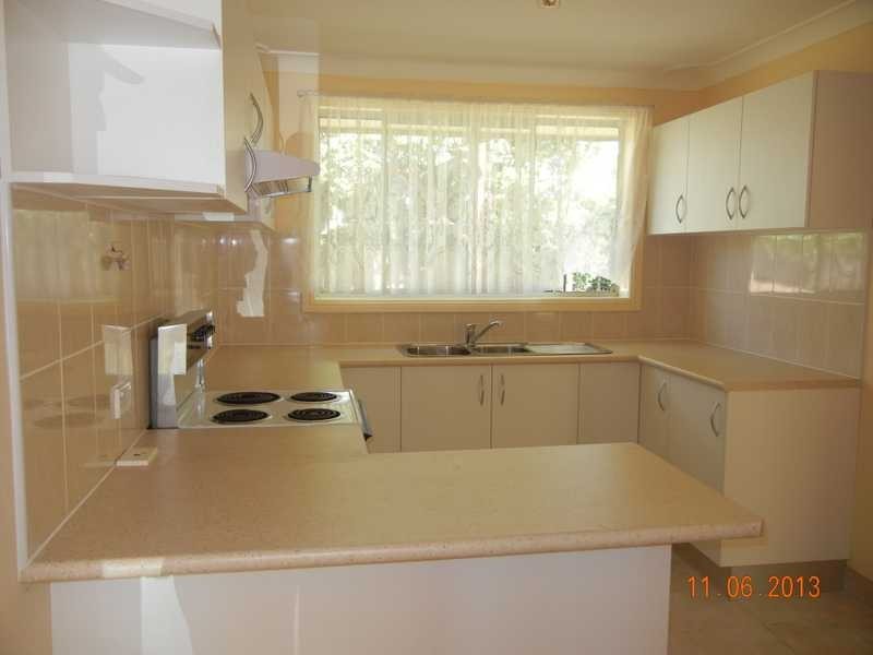 6 Menus Place, Rosemeadow NSW 2560