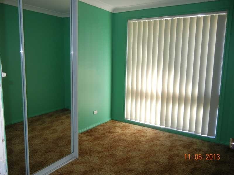 6 Menus Place, Rosemeadow NSW 2560