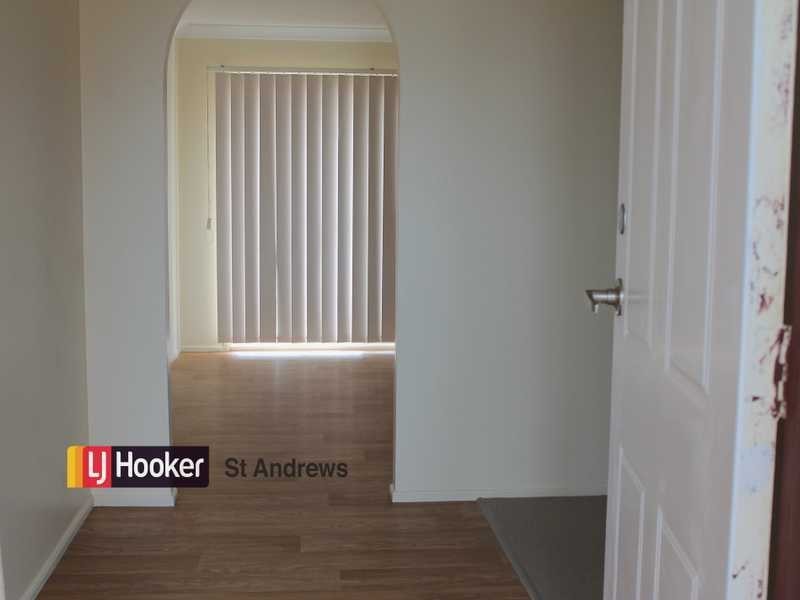 3 Elliot Place, St Helens Park NSW 2560